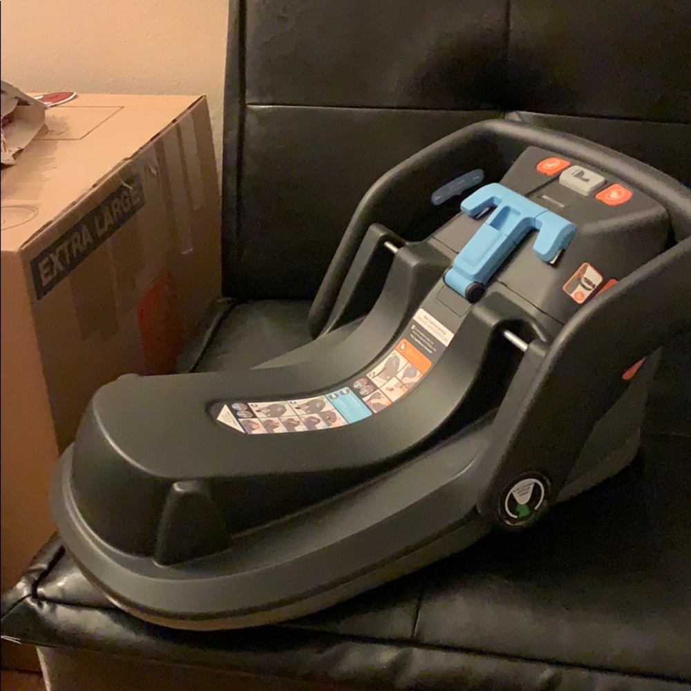 Uppababy Mesa base 2017